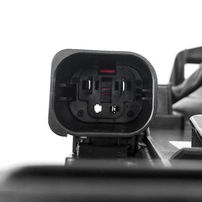 12V F18 कार शीतलन प्रशंसक जो सुरक्षा बढ़ाने के लिए फ्यूज के साथ निर्मित हैं